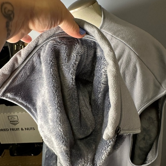 Imported Konny Baby bundle winter baby-wearing cover super plush and like new - Picture 11 of 13